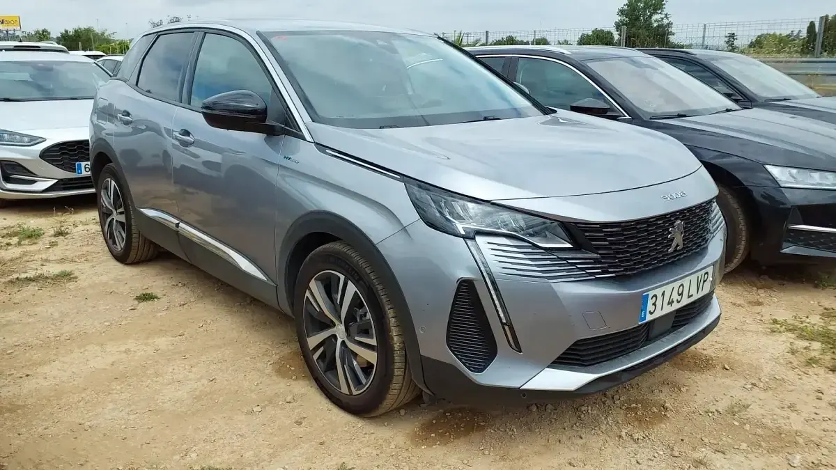 Usado Peugeot 3008 Allure 300 CV (220 kW) 2021 Gris SUV