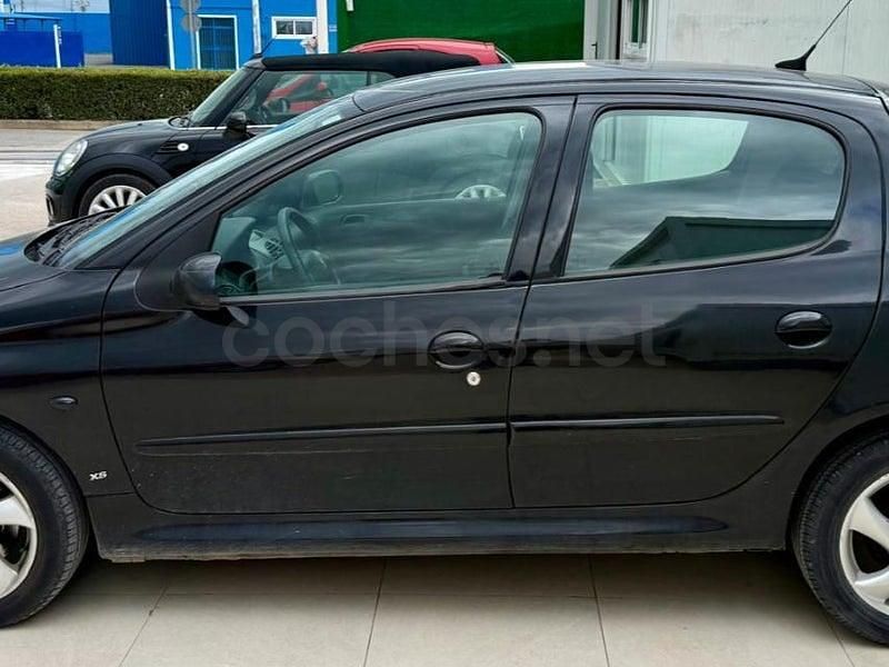 Usado Peugeot 206 90 CV (66 kW) 2005 Negro Berlina