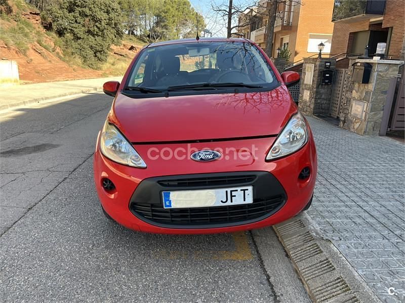 Usado Ford Ka Trend 69 CV (50 kW) 2015 Rojo Berlina