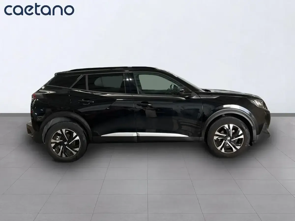 Usado Peugeot 2008 Allure 100 CV (73 kW) 2022 Negro SUV
