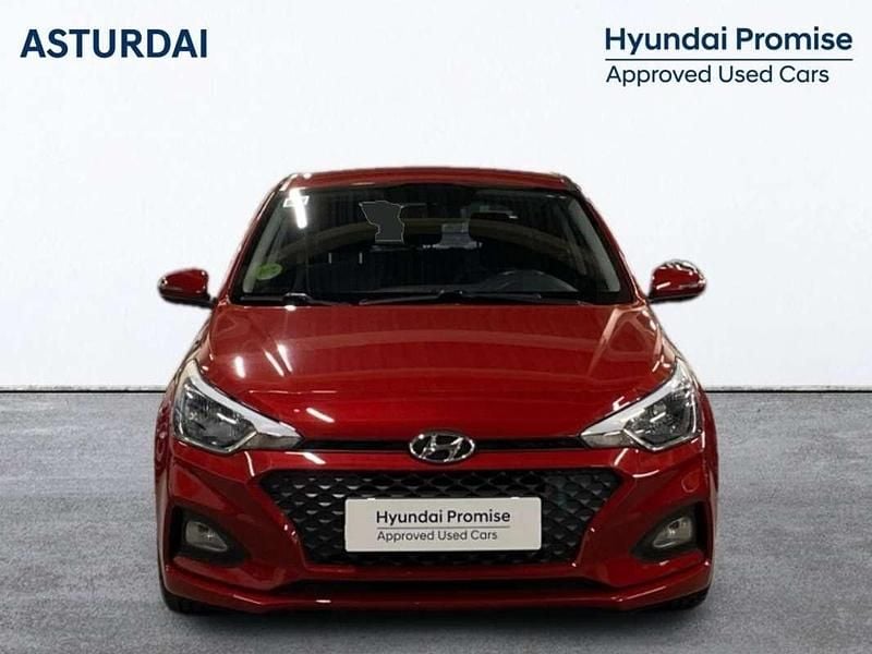 Usado Hyundai i20 75 CV (55 kW) 2019 Rojo Utilitario