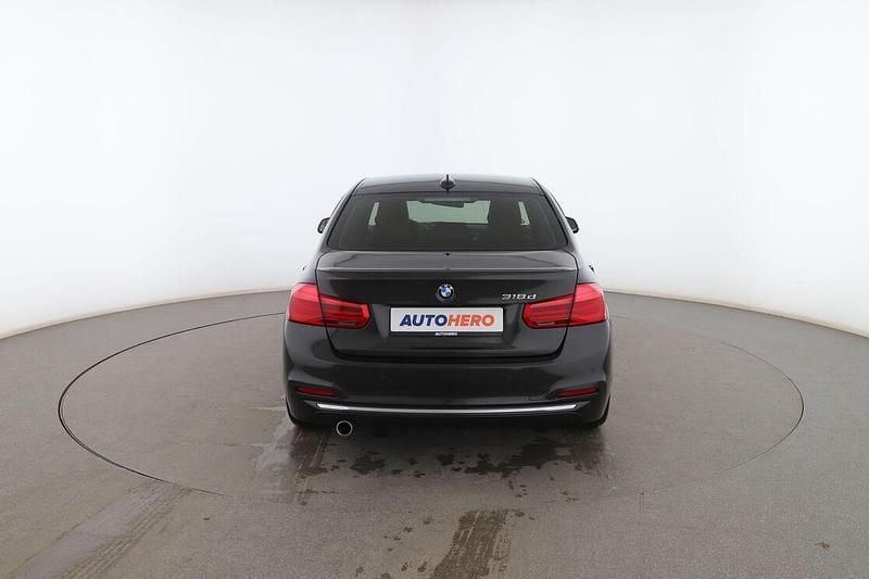 Usado BMW 318 Luxury Line 150 CV (110 kW) 2016 Gris Berlina