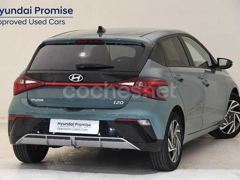 Usado Hyundai i20 100 CV (73 kW) 2025 Verde Berlina