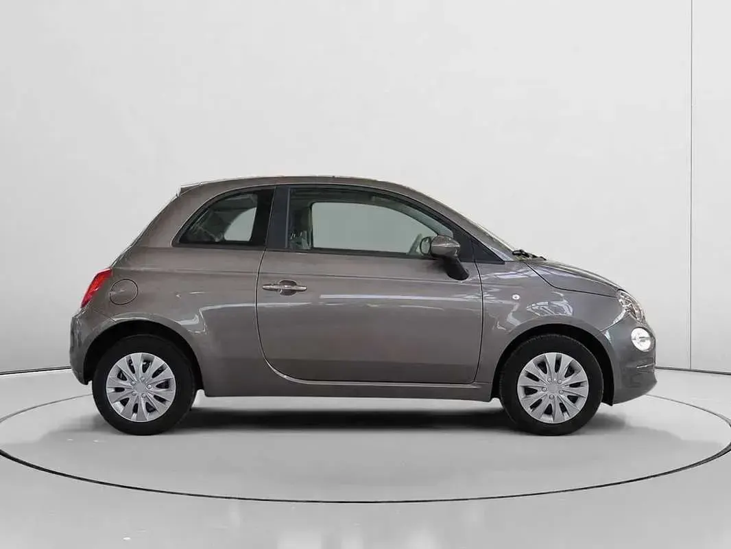 Usado Fiat 500 71 CV (52 kW) 2022 Gris Utilitario