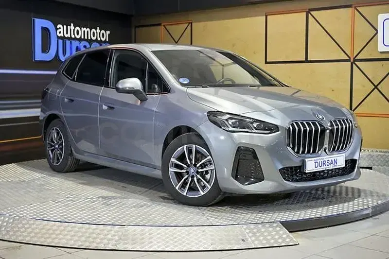 Usado BMW 225 Active Tourer 245 CV (180 kW) 2024 Gris / plata Monovolumen