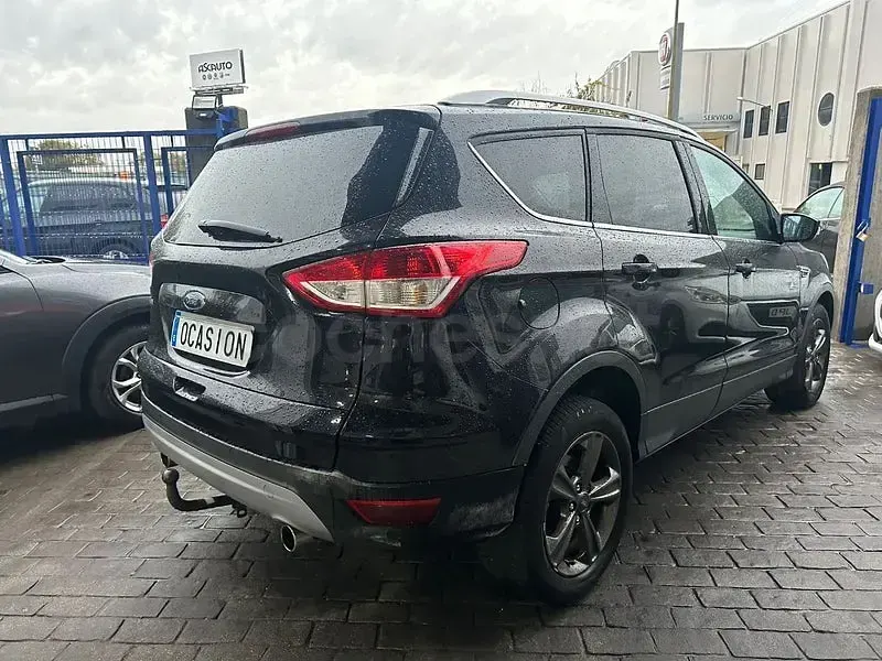 Usado Ford Kuga Trend 120 CV (88 kW) 2014 Negro SUV