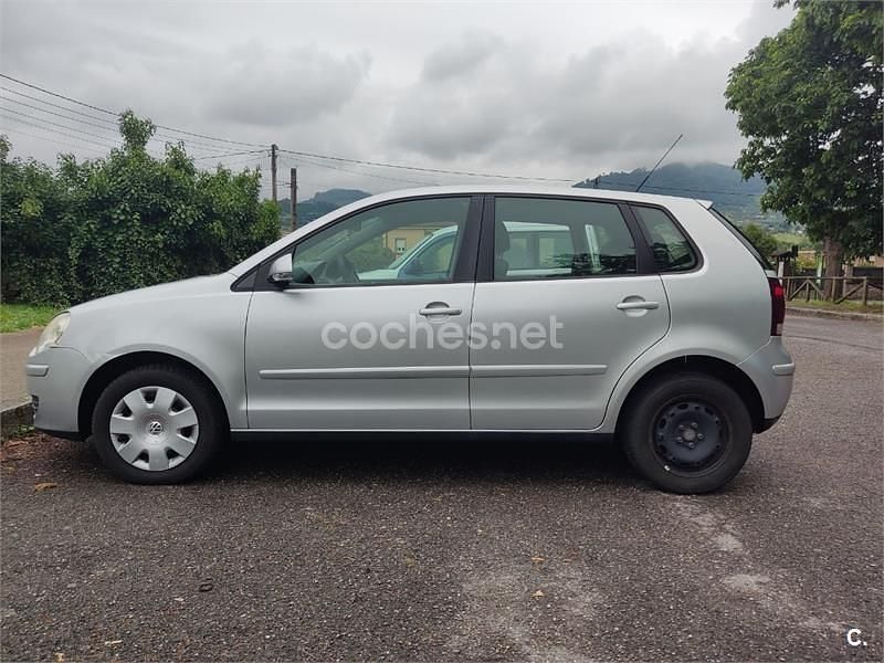 Usado VW Polo Advance 70 CV (51 kW) 2007 Gris / plata Utilitario
