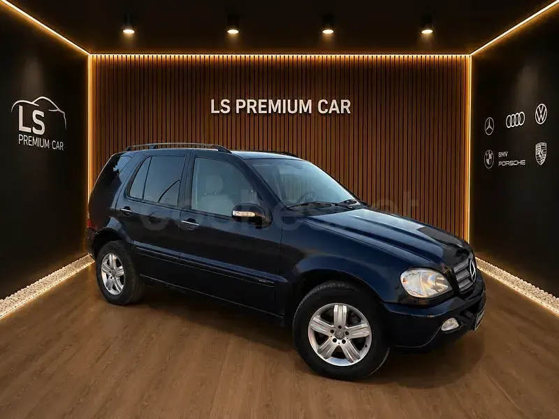 Usado Mercedes ML270 Edition 163 CV (119 kW) 2005 Azul SUV