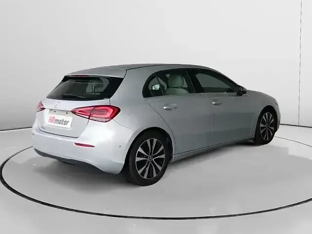 Usado Mercedes A180 116 CV (85 kW) 2021 Gris Berlina