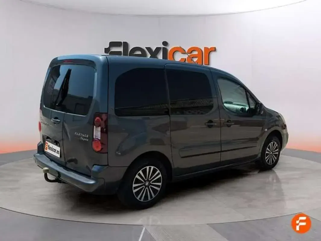 Usado Peugeot TePee Active 99 CV (72 kW) 2017 Gris Van