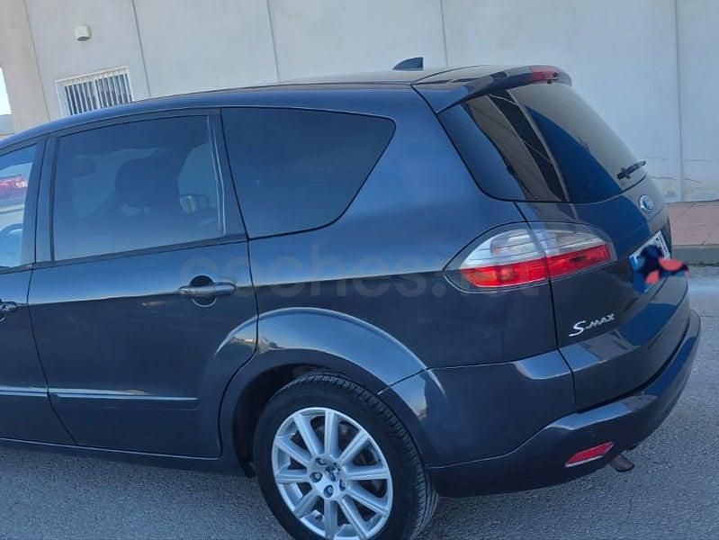 Usado Ford S-MAX Trend 145 CV (106 kW) 2007 Gris / plata Monovolumen
