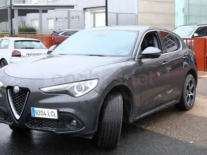 Usado Alfa Romeo Stelvio Executive 210 CV (154 kW) 2019 Gris / plata SUV
