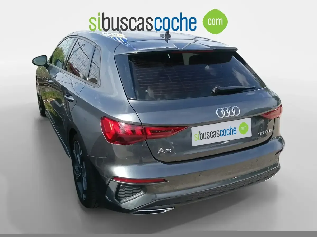 Usado Audi A3 150 CV (110 kW) 2022 Gris/plata Berlina