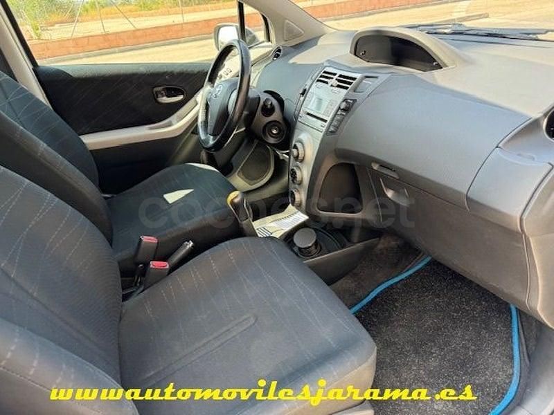 Usado Toyota Yaris Active 101 CV (74 kW) 2009 Gris / plata Utilitario