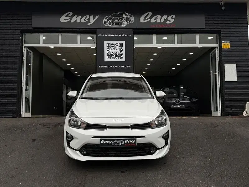 Usado Kia Rio 84 CV (61 kW) 2023 Blanco Berlina