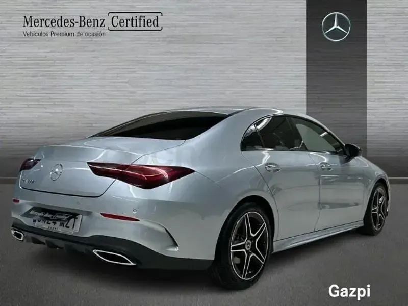 Usado Mercedes CLA200 163 CV (119 kW) 2025 Gris / plata Berlina