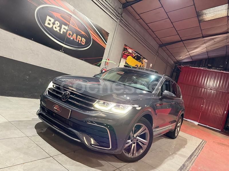 Usado VW Tiguan R-line 150 CV (110 kW) 2023 Gris / plata SUV