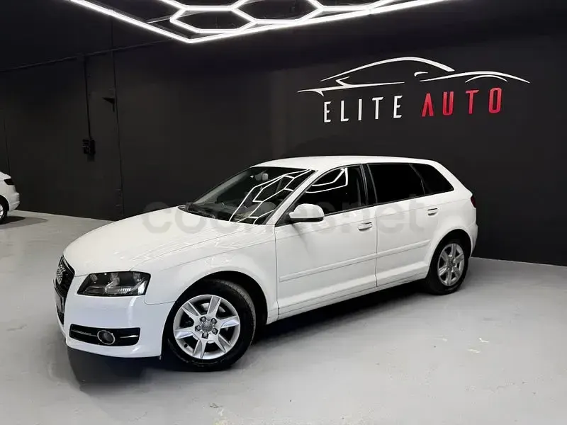Usado Audi A3 Sportback Attraction 105 CV (77 kW) 2012 Blanco Utilitario