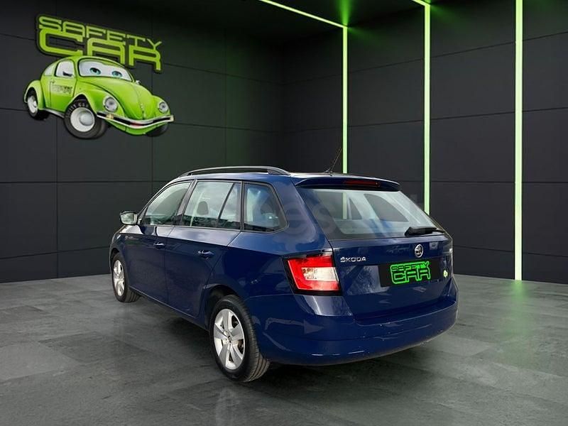 Usado Skoda Fabia 95 CV (69 kW) 2018 Azul Familiar