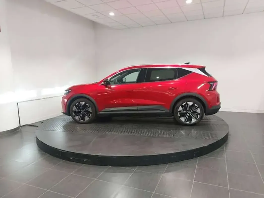 Usado Renault Megane E-Tech Techno 160 kW (218 CV) 2025 Rojo SUV