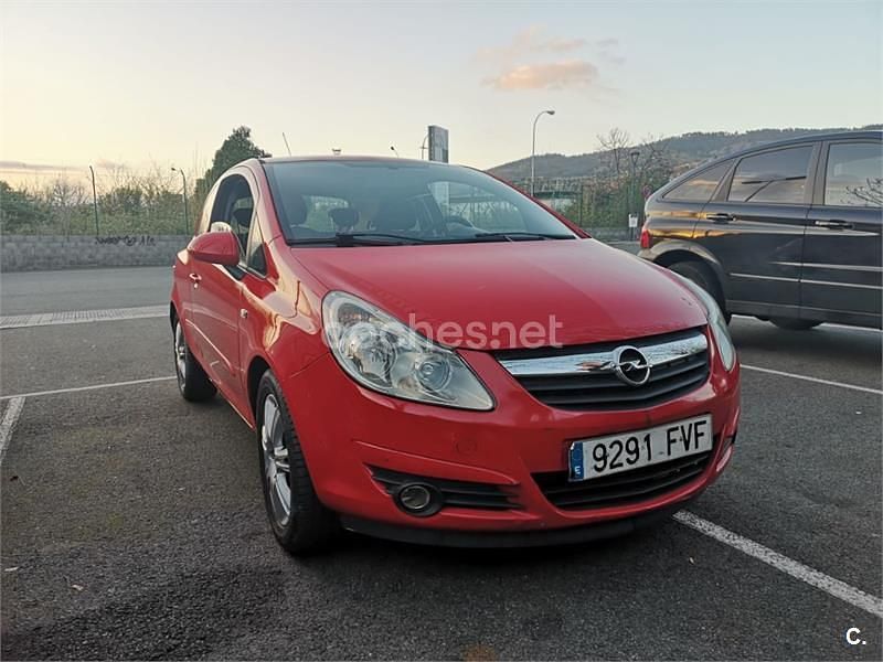 Rojo Usado 2007 Opel Corsa Enjoy Berlina | 4900 € (Precio justo) - Imagen 1/4
