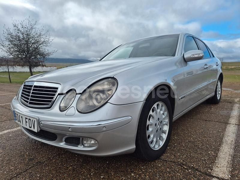Gris / plata Usado 2003 Mercedes E320 Elegance Berlina | 4900 € (Precio justo) - Imagen 1/4