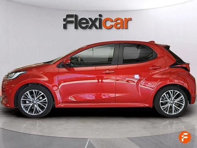 Usado Toyota Yaris Hybrid Active 116 CV (85 kW) 2024 Rojo Berlina