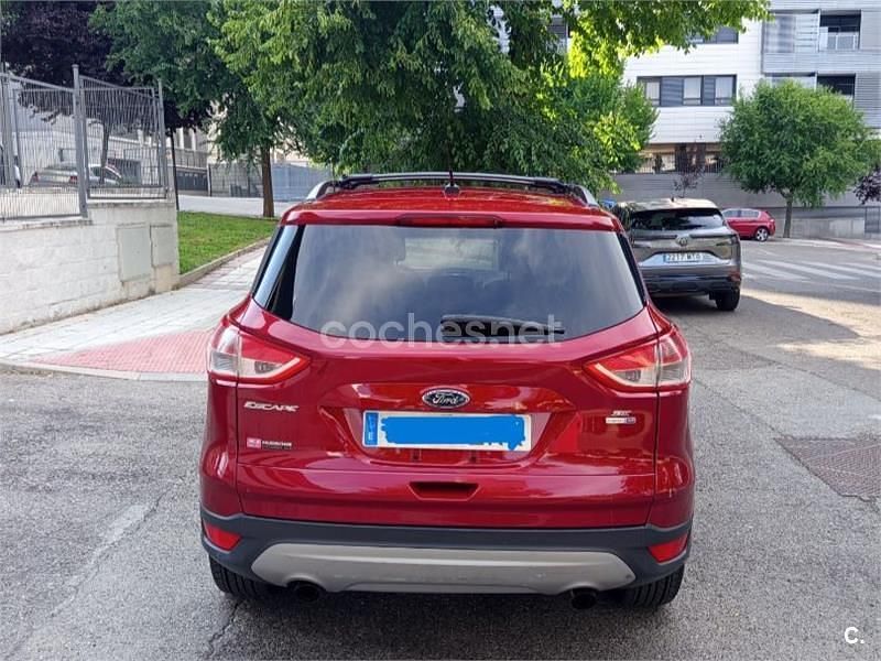 Usado Ford Kuga Titanium 180 CV (132 kW) 2013 Granate SUV