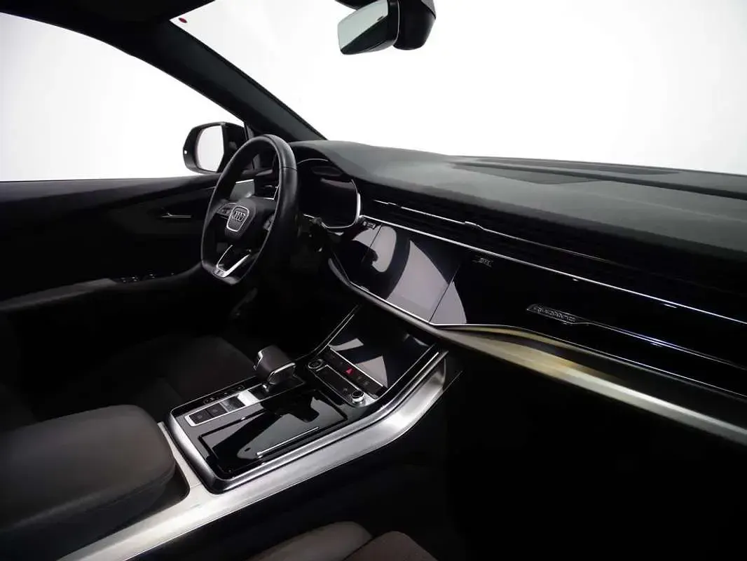 Usado Audi Q8 286 CV (210 kW) 2022 Negro SUV