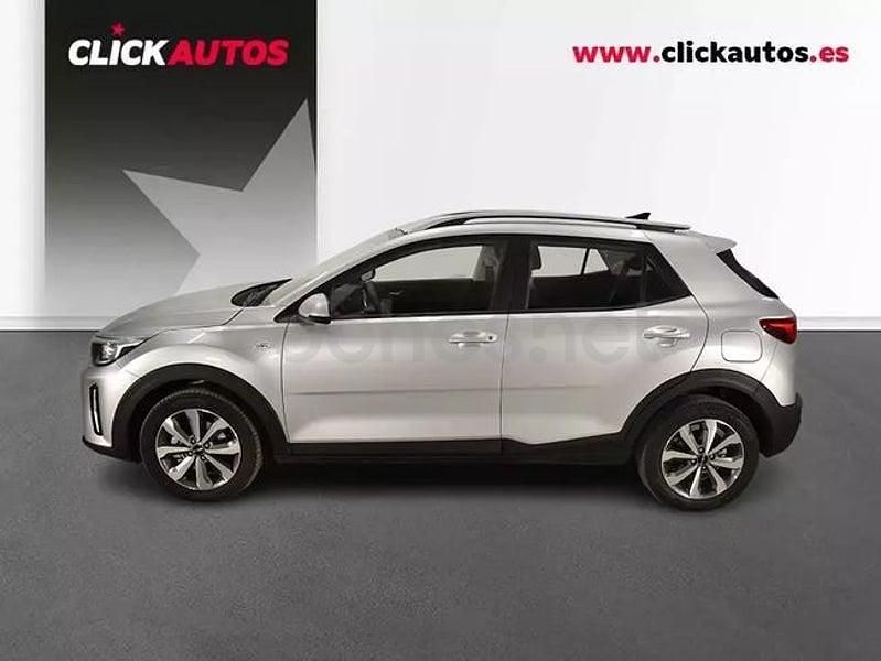 Usado Kia Stonic 100 CV (73 kW) 2025 Gris / plata SUV