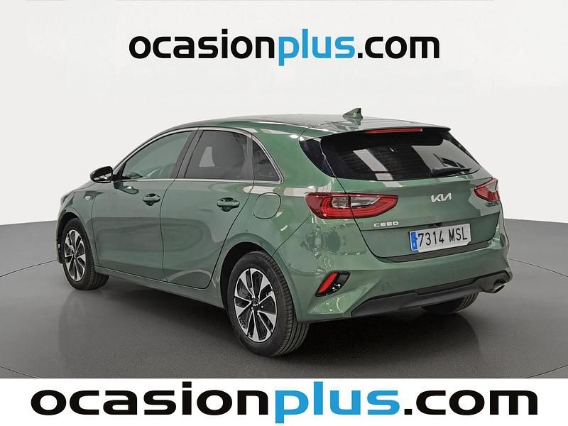 Usado Kia Ceed 101 CV (74 kW) 2024 Verde Utilitario