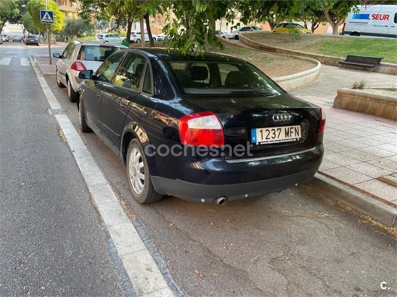 Usado Audi A4 150 CV (110 kW) 2003 Azul Berlina