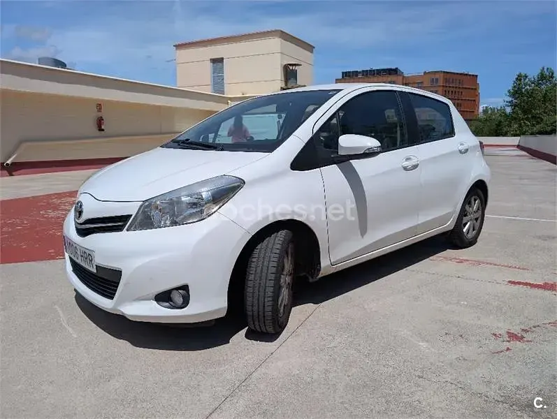 Usado Toyota Yaris City 99 CV (72 kW) 2013 Blanco Utilitario