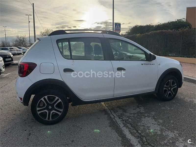 Usado Dacia Sandero Essentiel 100 CV (73 kW) 2020 Blanco Berlina
