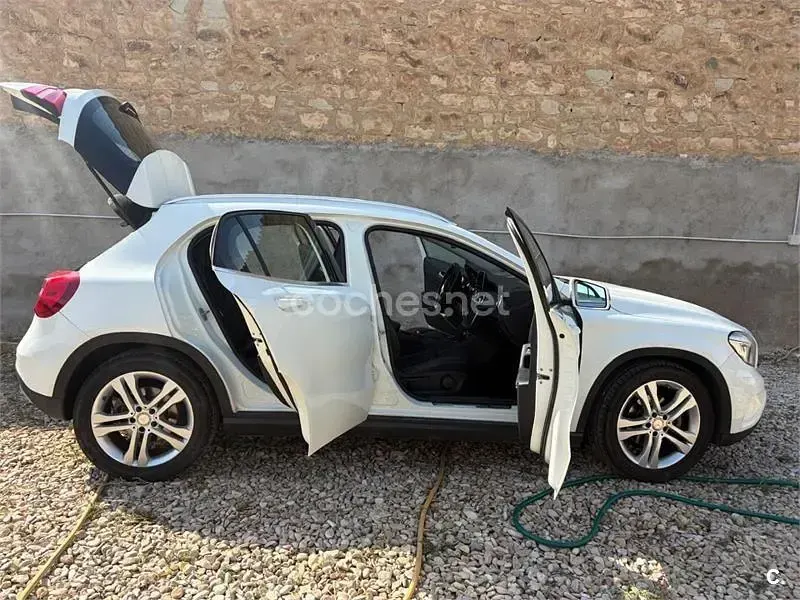 Usado Mercedes GLA220 Urban 170 CV (125 kW) 2014 Blanco SUV