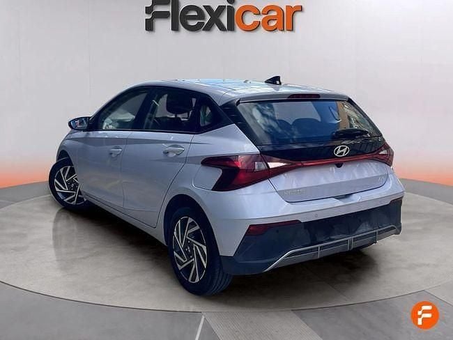 Usado Hyundai i20 84 CV (61 kW) 2024 Gris Utilitario