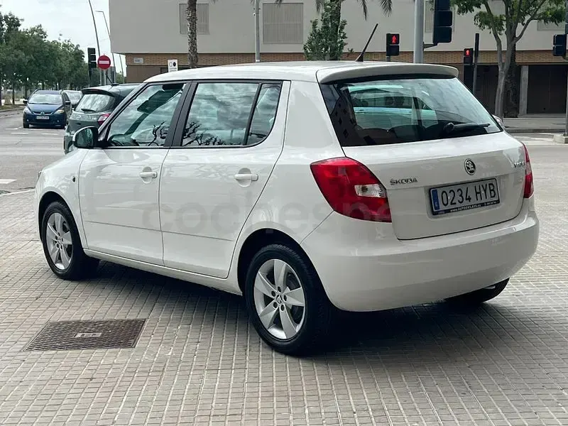 Usado Skoda Fabia 69 CV (50 kW) 2014 Blanco Berlina