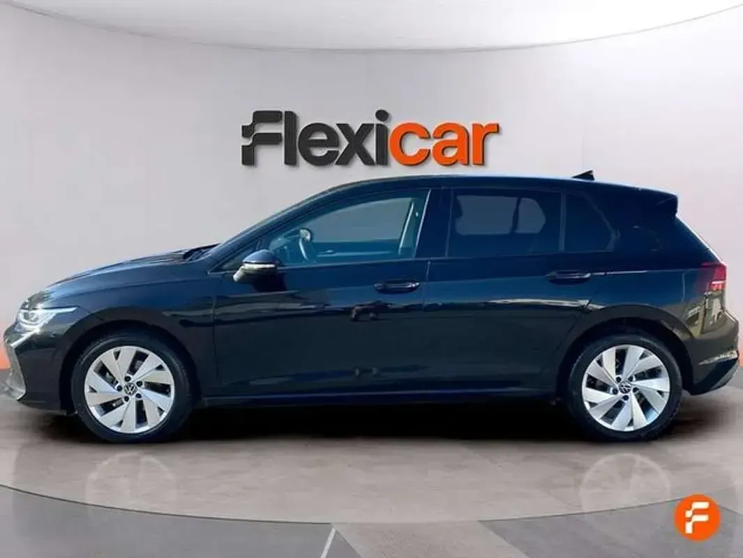 Usado VW Golf VIII 116 CV (85 kW) 2025 Negro Berlina