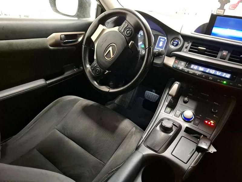 Usado Lexus CT200h Business Edition 136 CV (100 kW) 2020 Gris Utilitario