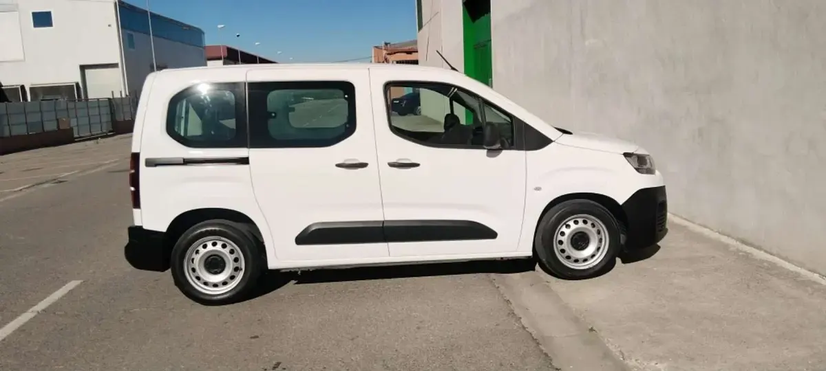 Usado Citroën Berlingo Live 102 CV (75 kW) 2020 Blanco Monovolumen