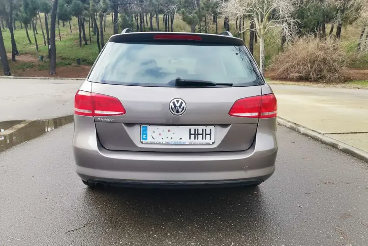 Usado VW Passat 105 CV (77 kW) 2012 Marrón Berlina