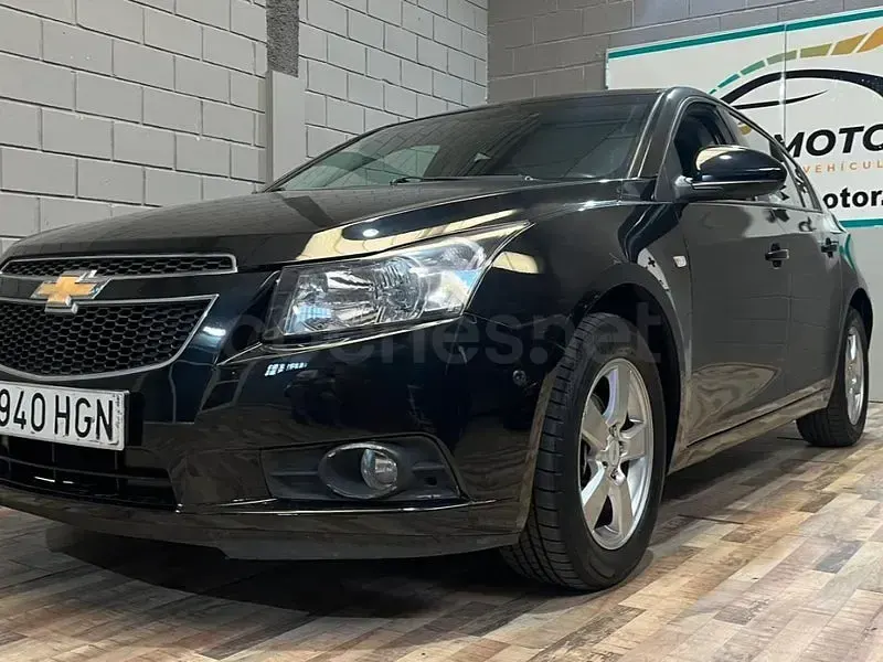 Usado Chevrolet Cruze LT 124 CV (91 kW) 2011 Negro Berlina