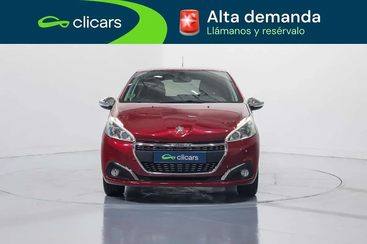 Usado Peugeot 208 Signature Sky 83 CV (61 kW) 2019 Rojo Utilitario
