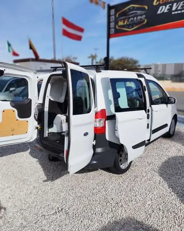 Usado Ford Transit Ambiente 75 CV (55 kW) 2018 Blanco Familiar