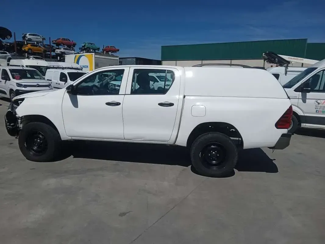 Usado Toyota HiLux 150 CV (110 kW) 2023 Blanco Pickup/Camioneta