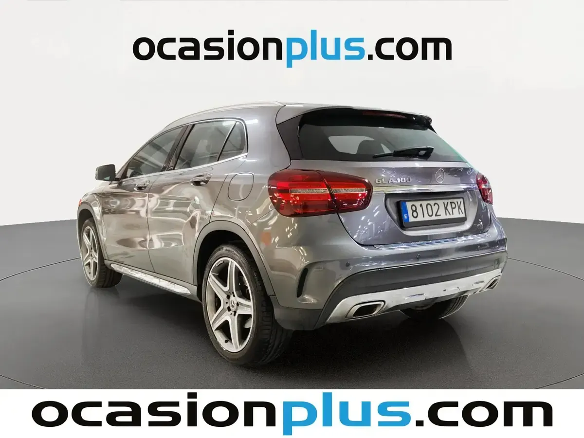 Usado Mercedes GLA180 AMG 122 CV (89 kW) 2018 Gris SUV