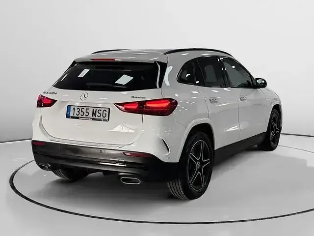 Usado Mercedes GLA200 150 CV (110 kW) 2024 Blanco SUV