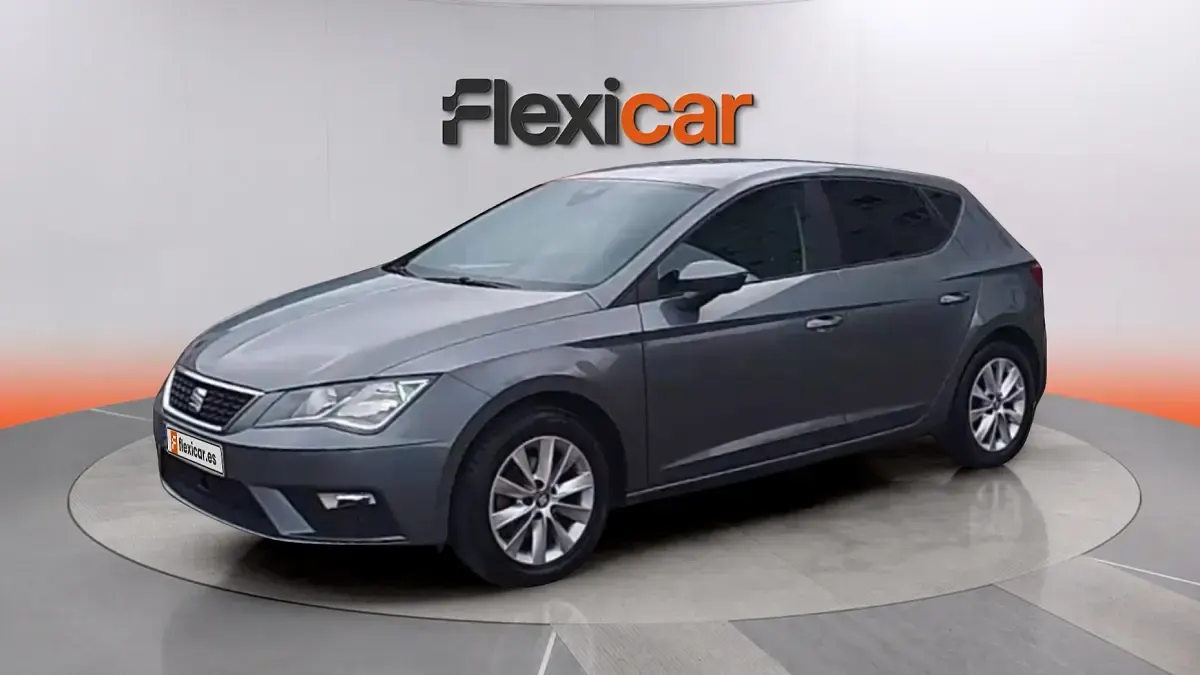 Usado Seat Leon Style 110 CV (80 kW) 2017 Gris Berlina