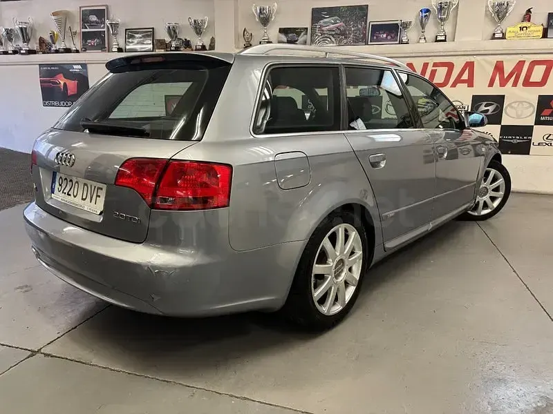 Usado Audi A4 S-Line 140 CV (102 kW) 2006 Gris / plata Familiar