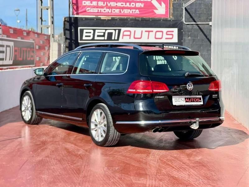 Usado VW Passat Highline 170 CV (125 kW) 2012 Negro Familiar